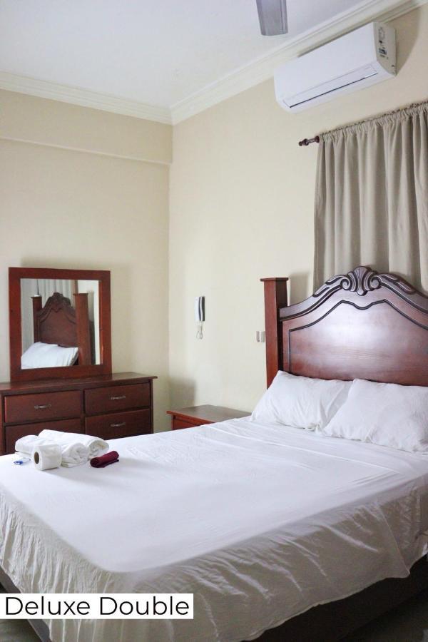Hotel Enrique II Zona Colonial Vista Al Malecon ซานโตโดมิงโก ภายนอก รูปภาพ