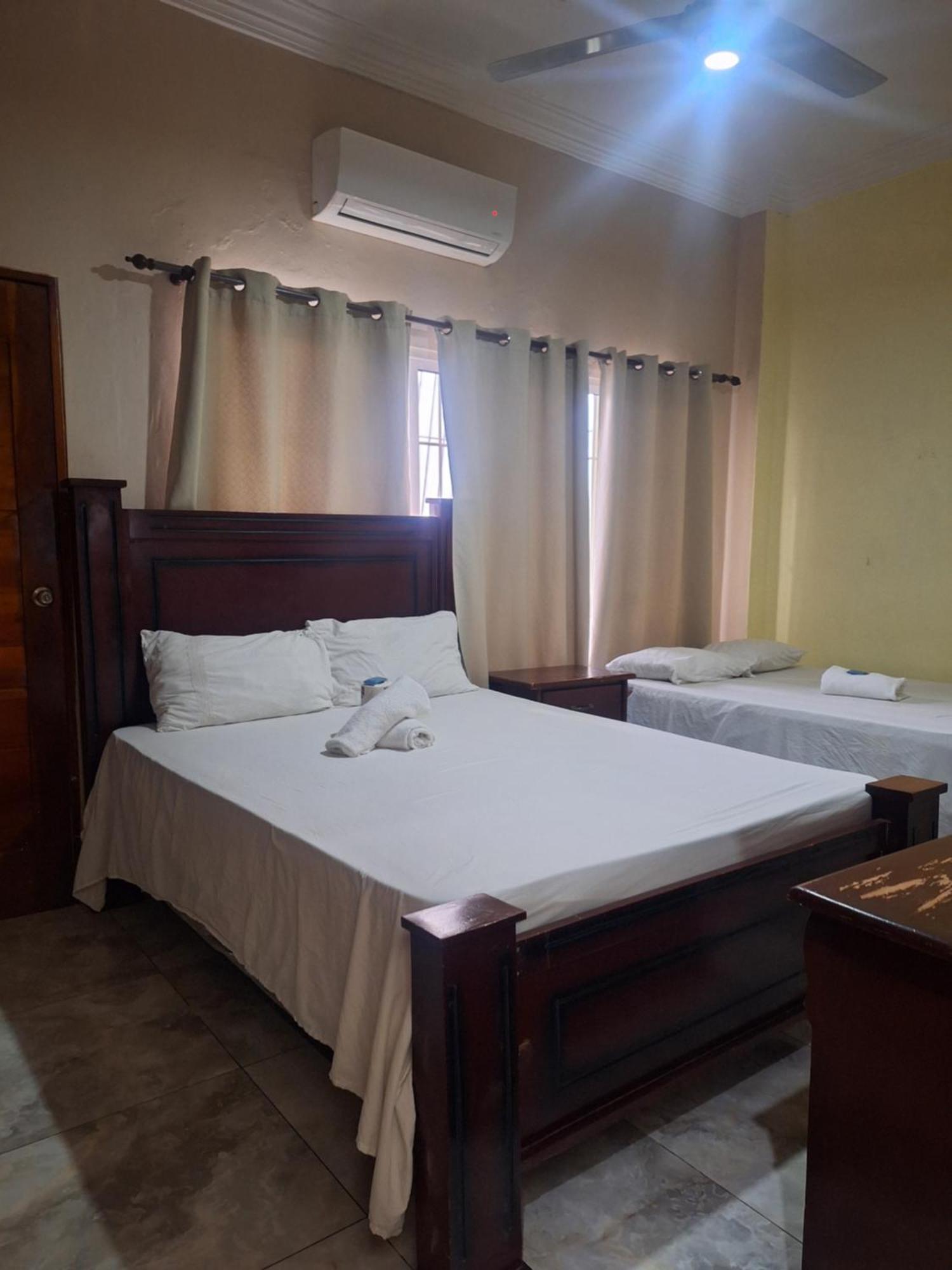 Hotel Enrique II Zona Colonial Vista Al Malecon ซานโตโดมิงโก ภายนอก รูปภาพ