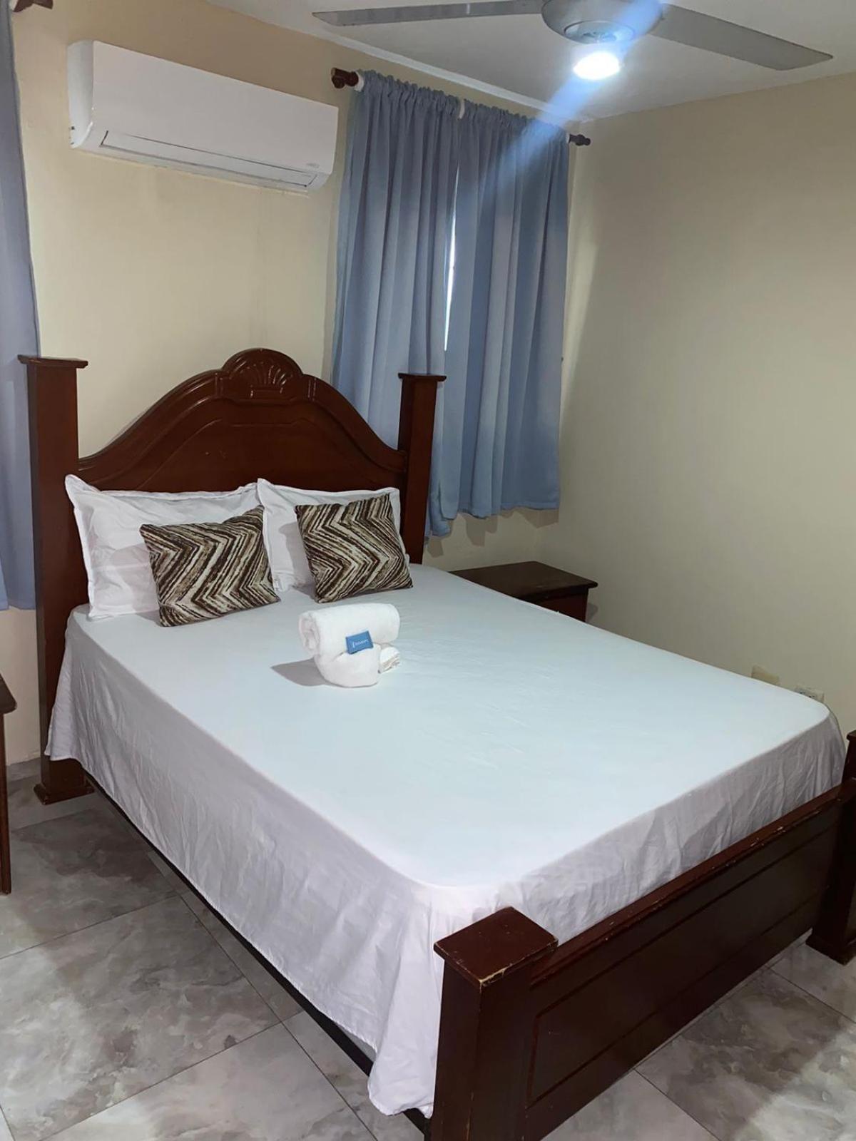 Hotel Enrique II Zona Colonial Vista Al Malecon ซานโตโดมิงโก ภายนอก รูปภาพ