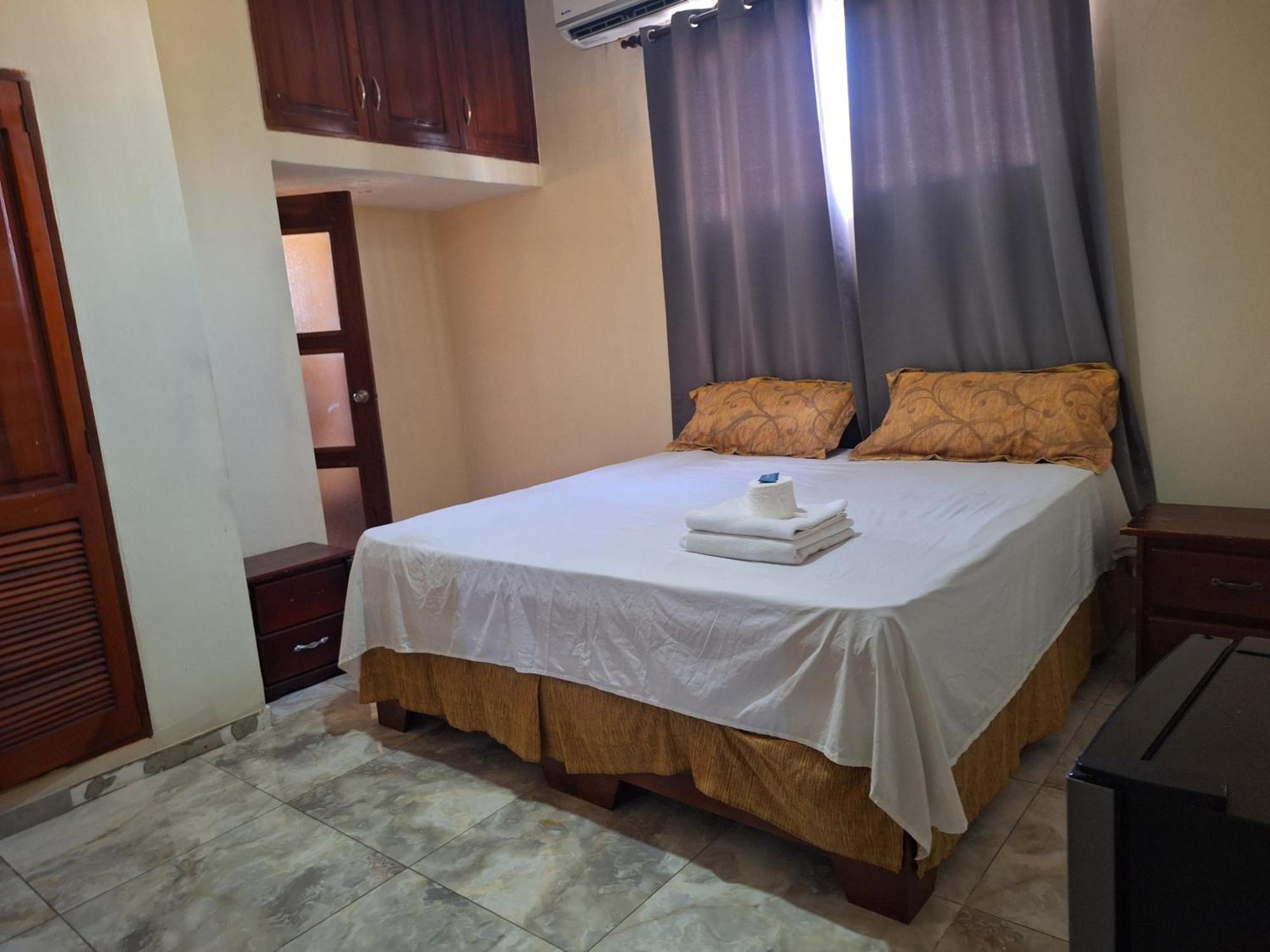 Hotel Enrique II Zona Colonial Vista Al Malecon ซานโตโดมิงโก ภายนอก รูปภาพ