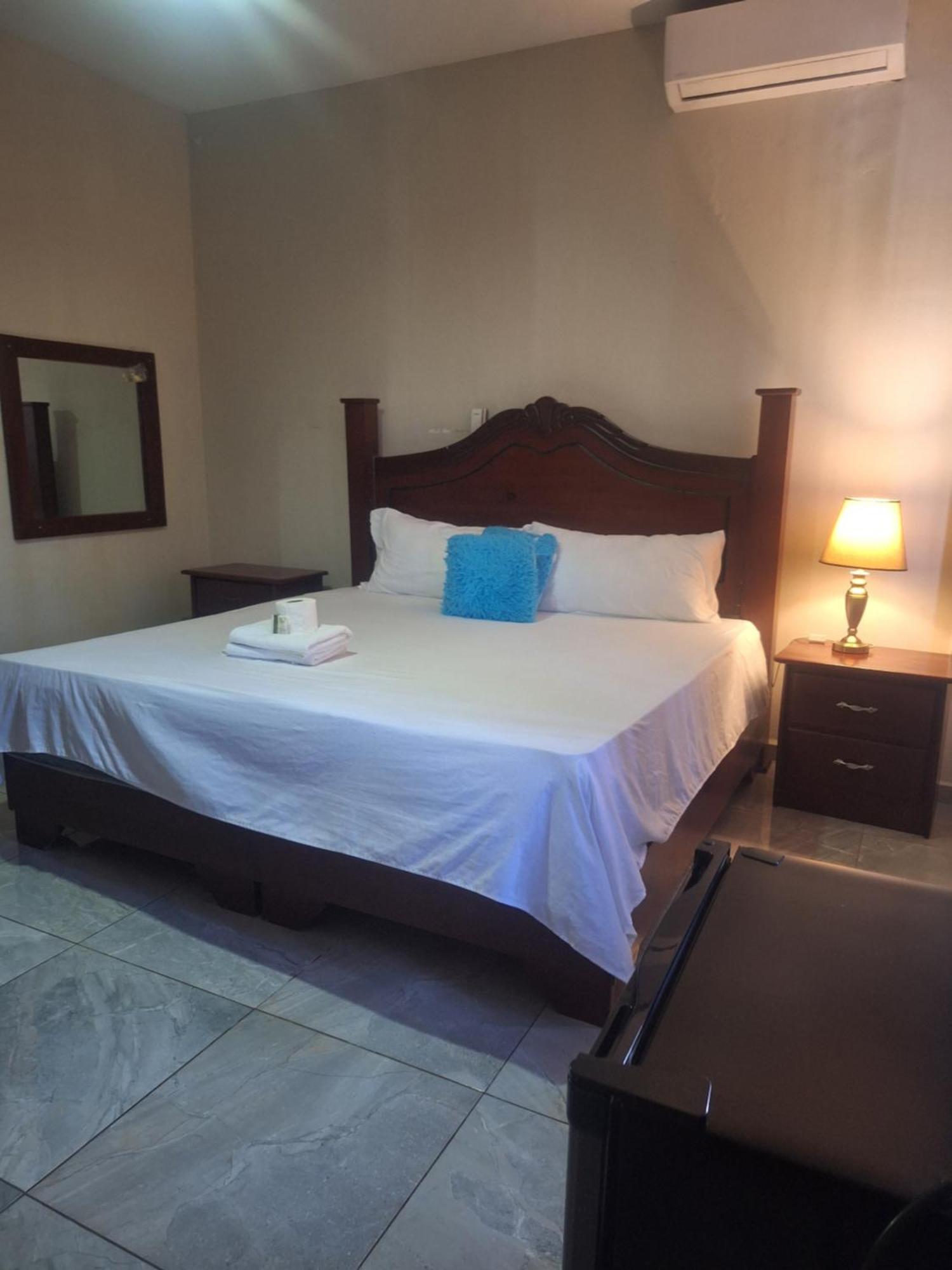 Hotel Enrique II Zona Colonial Vista Al Malecon ซานโตโดมิงโก ภายนอก รูปภาพ