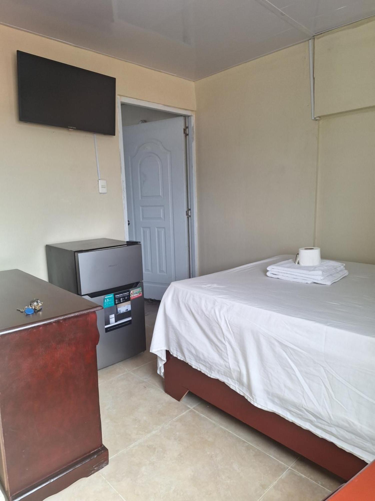 Hotel Enrique II Zona Colonial Vista Al Malecon ซานโตโดมิงโก ภายนอก รูปภาพ