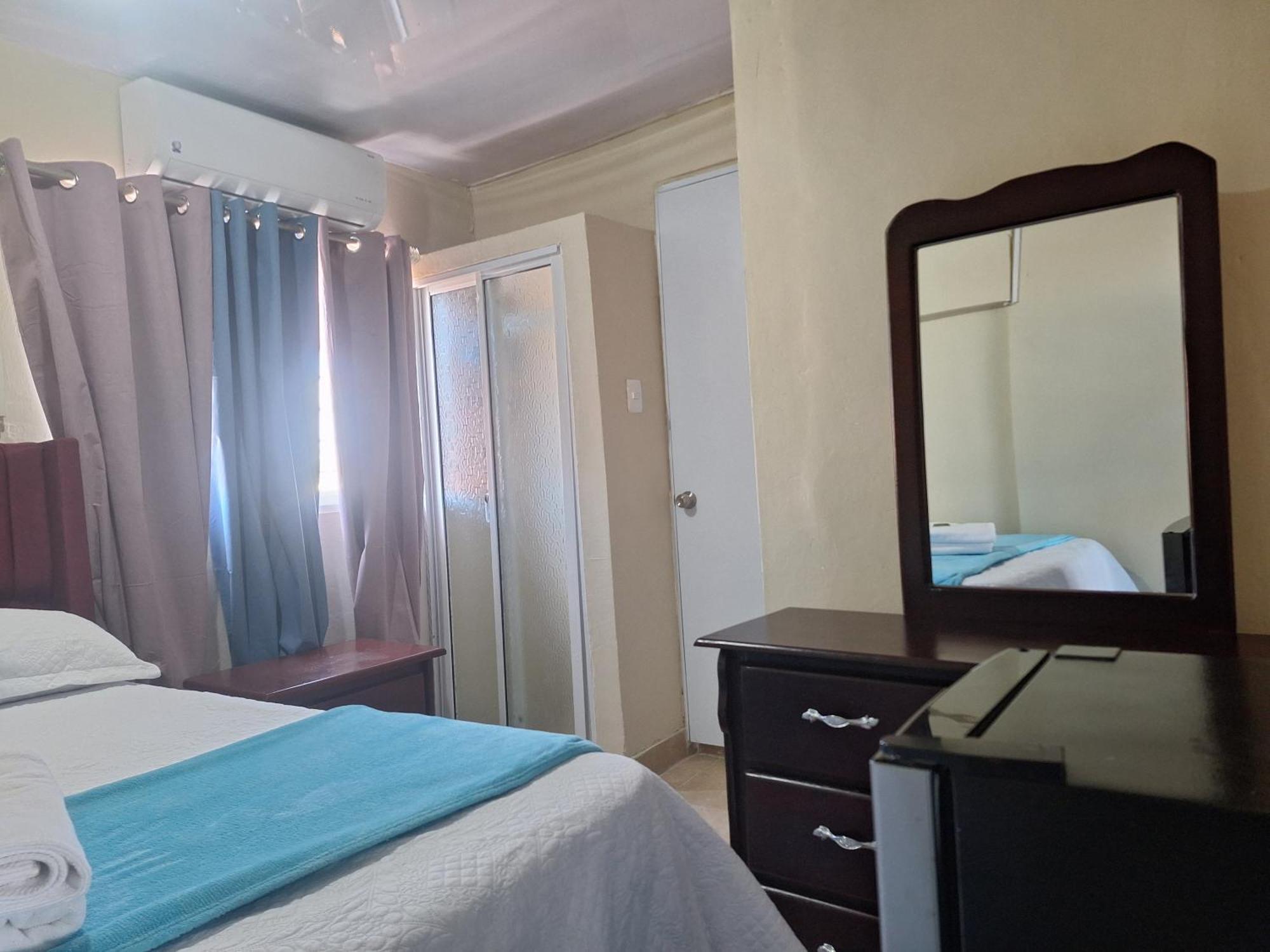 Hotel Enrique II Zona Colonial Vista Al Malecon ซานโตโดมิงโก ภายนอก รูปภาพ